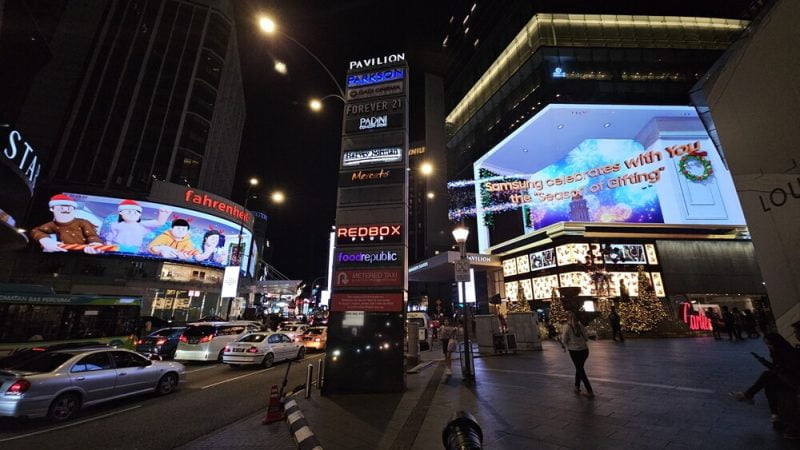 Samsung Leads the Way: Debuting Simultaneous 3D Season of Gifting Display Across Two Landmarks in Kuala Lumpur