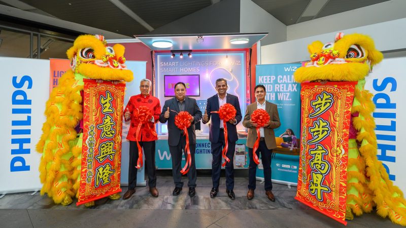 Sukanto Aich, CEO of Signify Malaysia alongside Sourav Biswas, Commercial Leader Consumer Channel of Signify Malaysia, accompanied by Signify leadership team,