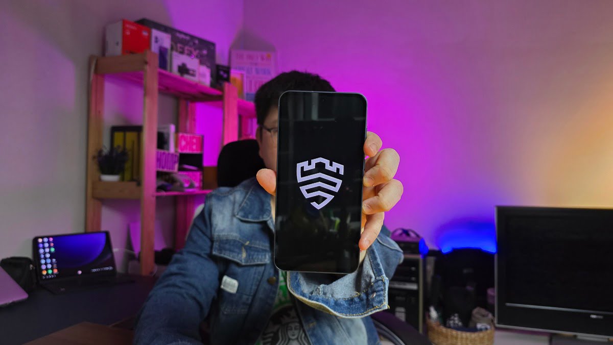 Locked and Secure: How Samsung KNOX Safeguards Consumers in the Mobile Age