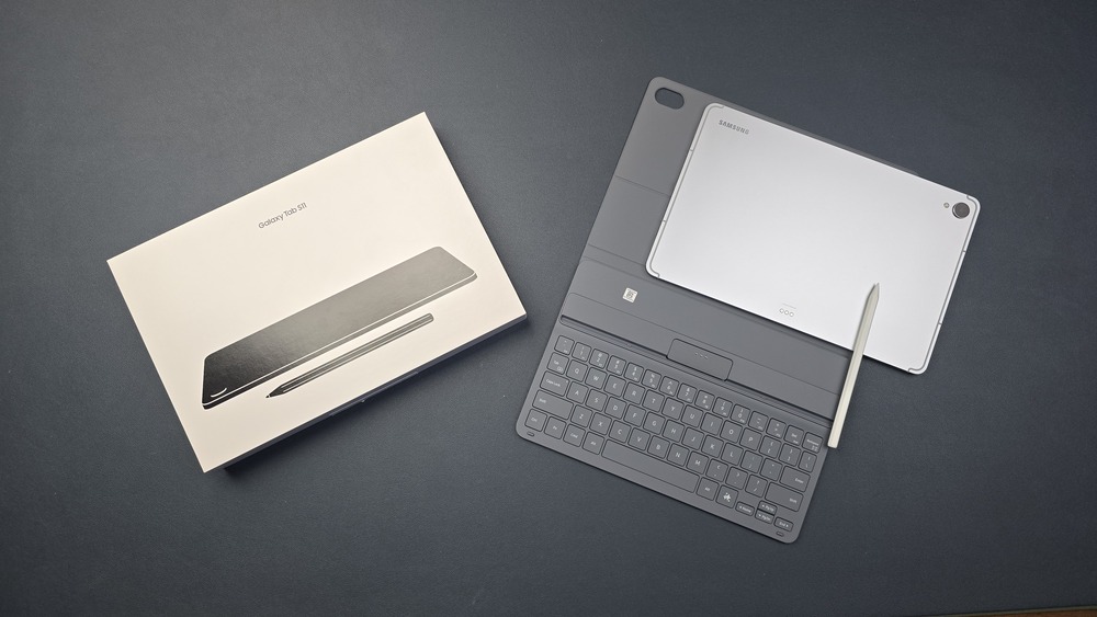 First Impressions: Unboxing the Samsung Galaxy Tab S11